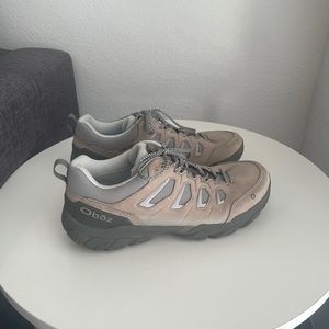 Women’s size 11 Oboz sawtooth x low hiking shoe in color Drizzle (taupe)